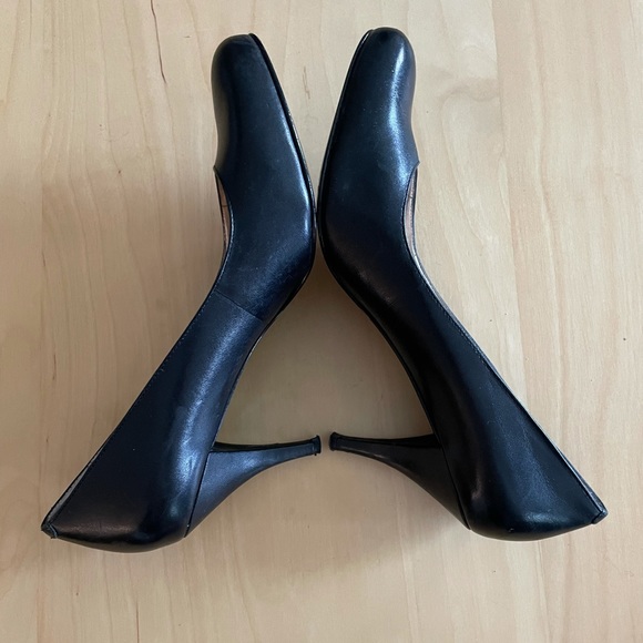 DKNYC black size 7.5 pump.  Career style heel, 2-3/4” heel - Picture 7 of 9